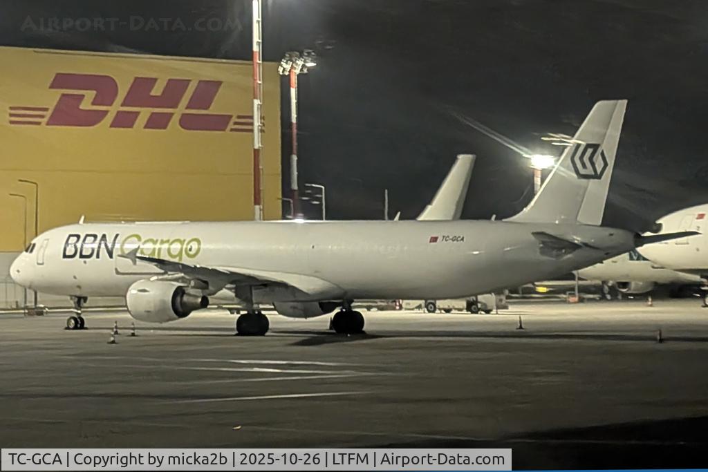 TC-GCA, Airbus 321-231P2F C/N 2005, Parked