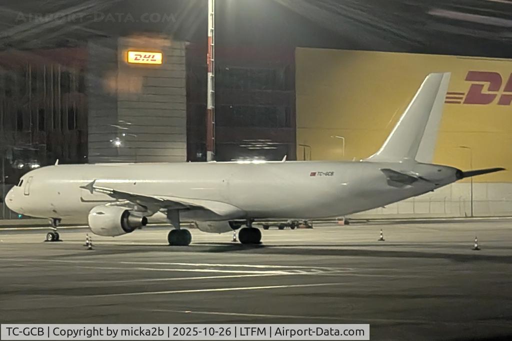 TC-GCB, Airbus 321-200(F) C/N 1094, Parked