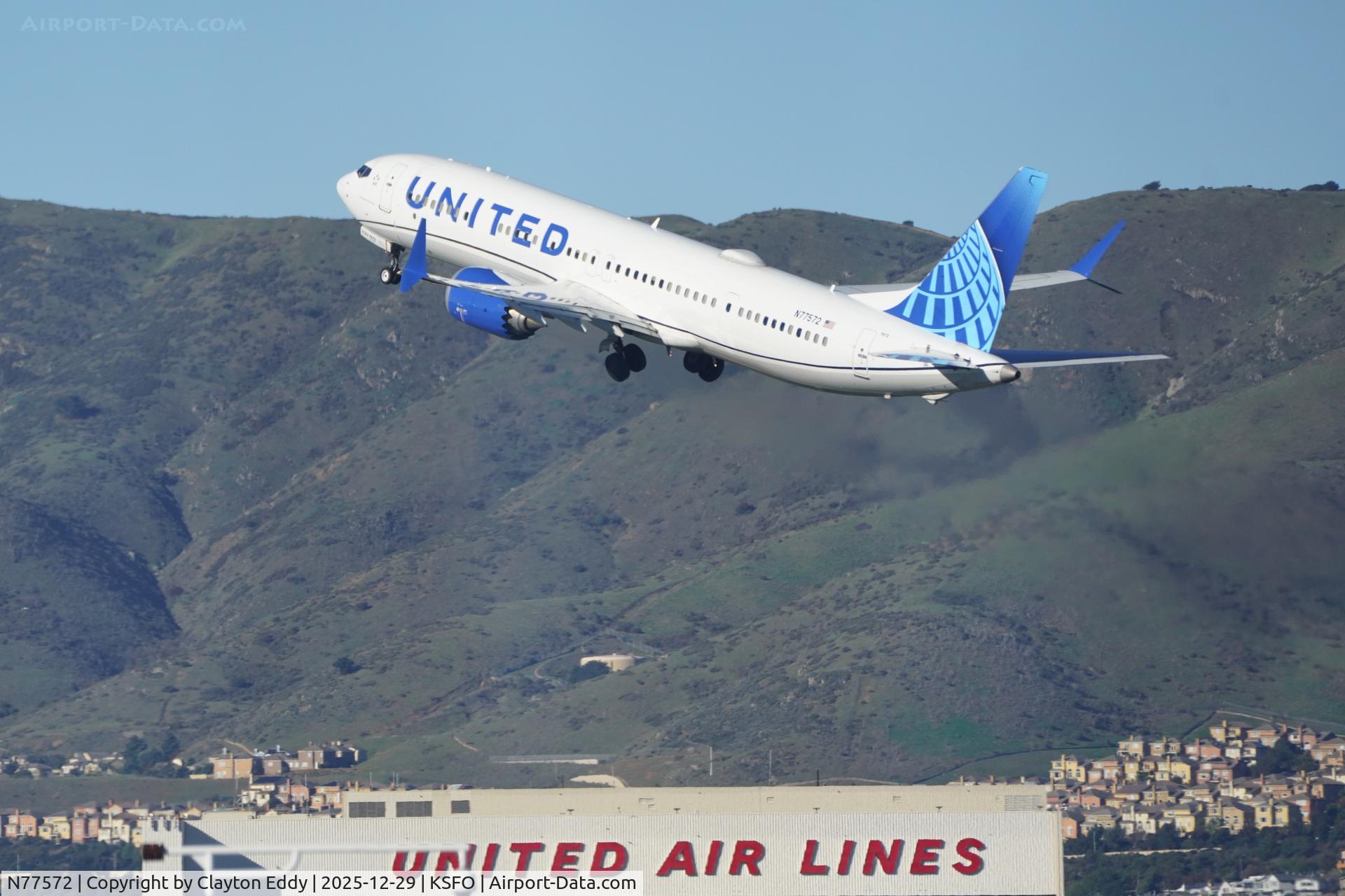 N77572, 2023 Boeing 737-9 MAX C/N 67192, Sky Terrace SFO 2025
