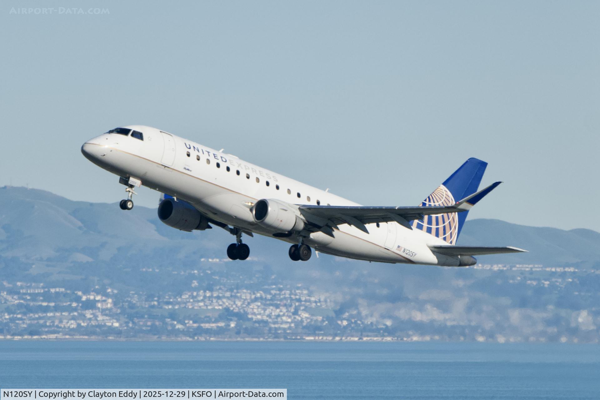 N120SY, 2014 Embraer 175LR (ERJ-170-200LR) C/N 17000425, Sky Terrace SFO 2025