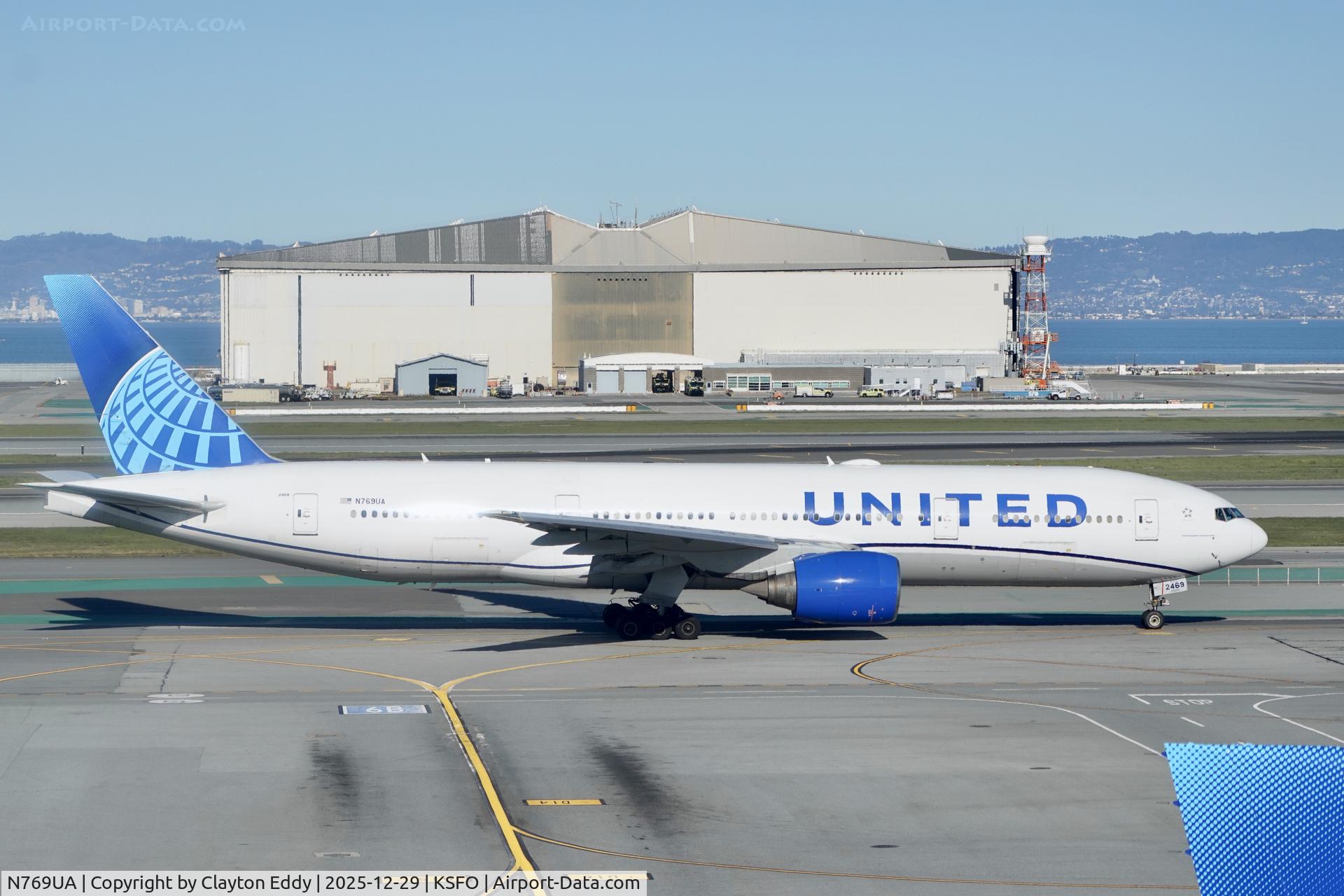 N769UA, 1995 Boeing 777-222 C/N 26921, Sky Terrace SFO 2025