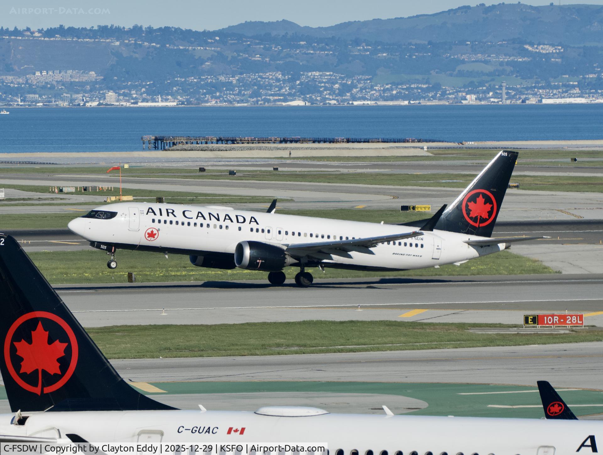 C-FSDW, 2018 Boeing 737-8 MAX C/N 61212, Sky Terrace SFO 2025