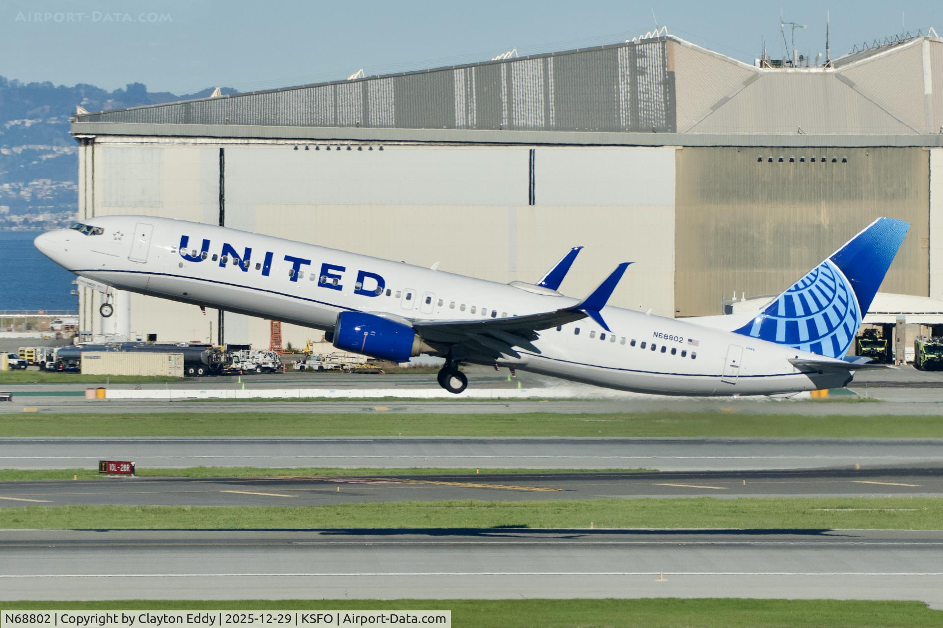 N68802, 2013 Boeing 737-924/ER C/N 42739, Sky Terrace SFO 2025