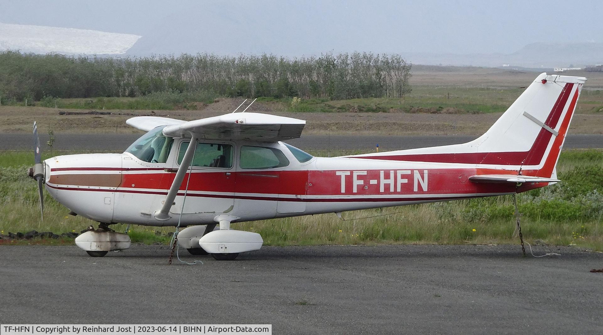 TF-HFN, 1977 Reims Cessna R172K Hawk XP C/N 2515, At Hornafjörður with a tongue of the Vatnajökul glacier in the background