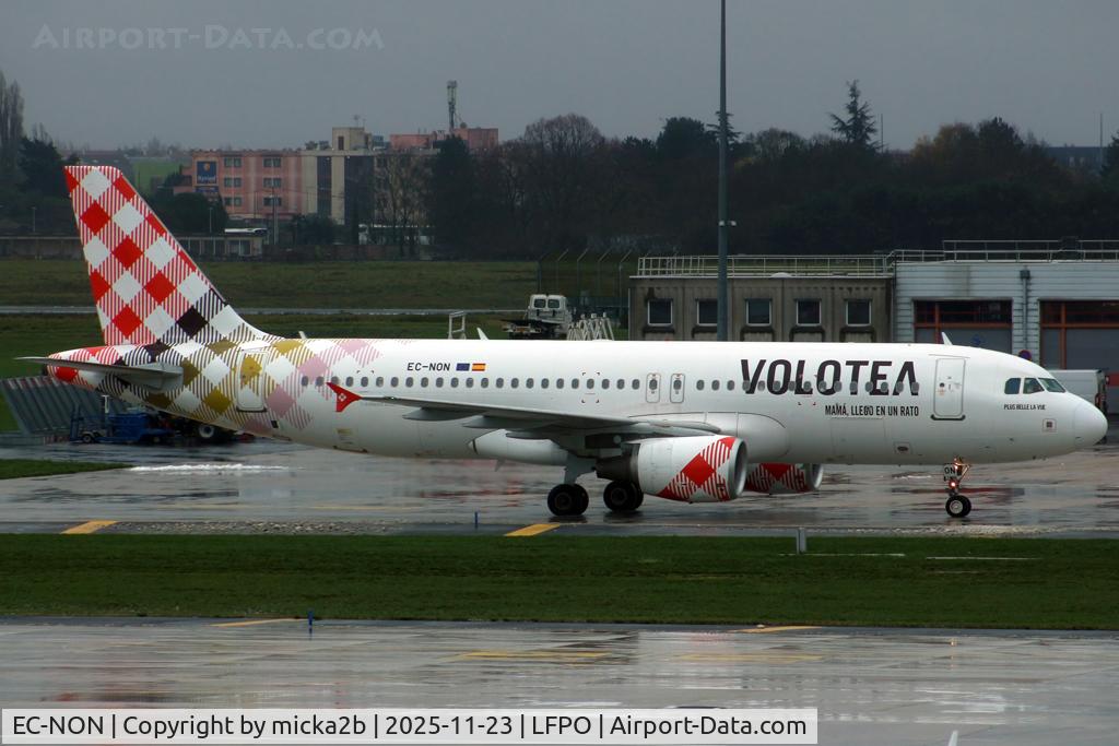 EC-NON, 2008 Airbus A320-216 C/N 3576, Taxiing