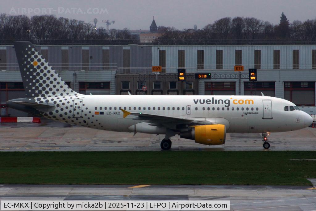 EC-MKX, 2007 Airbus A319-111 C/N 3054, Taxiing
