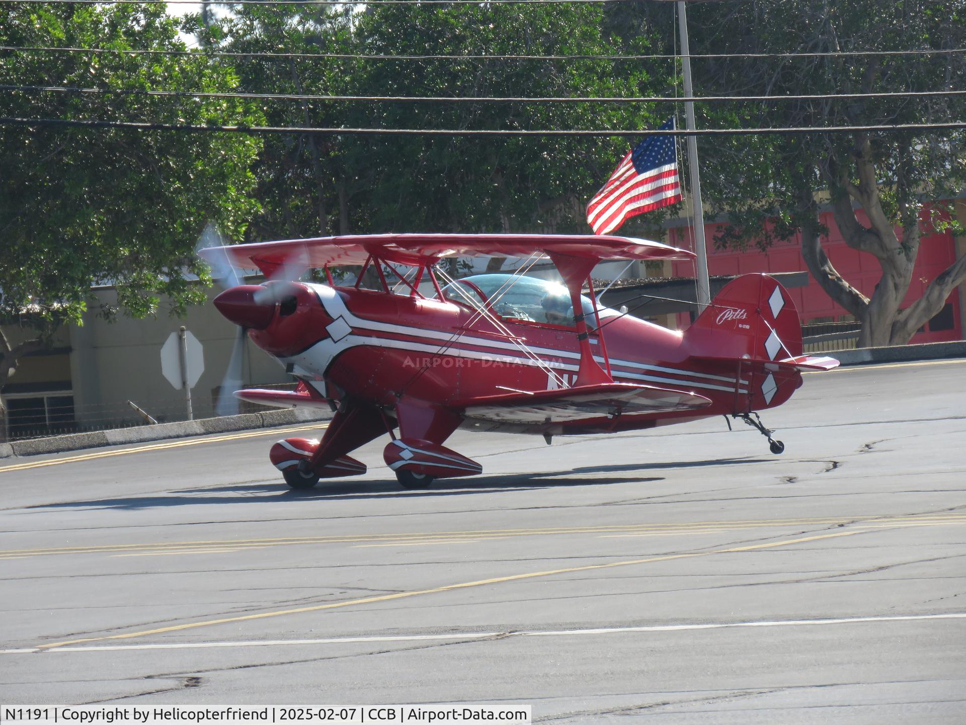 N1191, 1993 Aviat Pitts S-2B Special C/N 5284, Holding short of runway