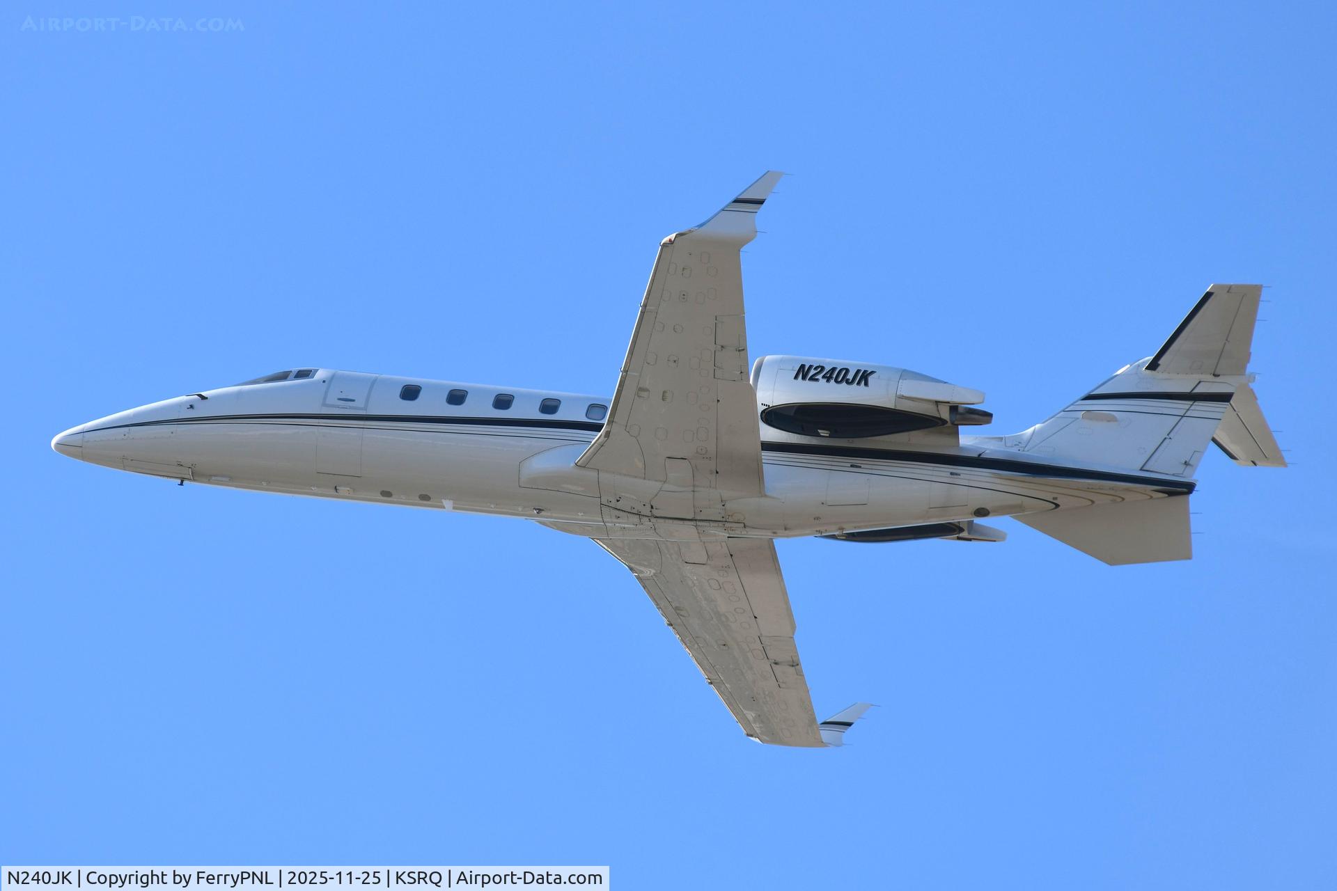 N240JK, 1998 Learjet Inc 60 C/N 137, Lone Palm Air Learjet 60 taking-off