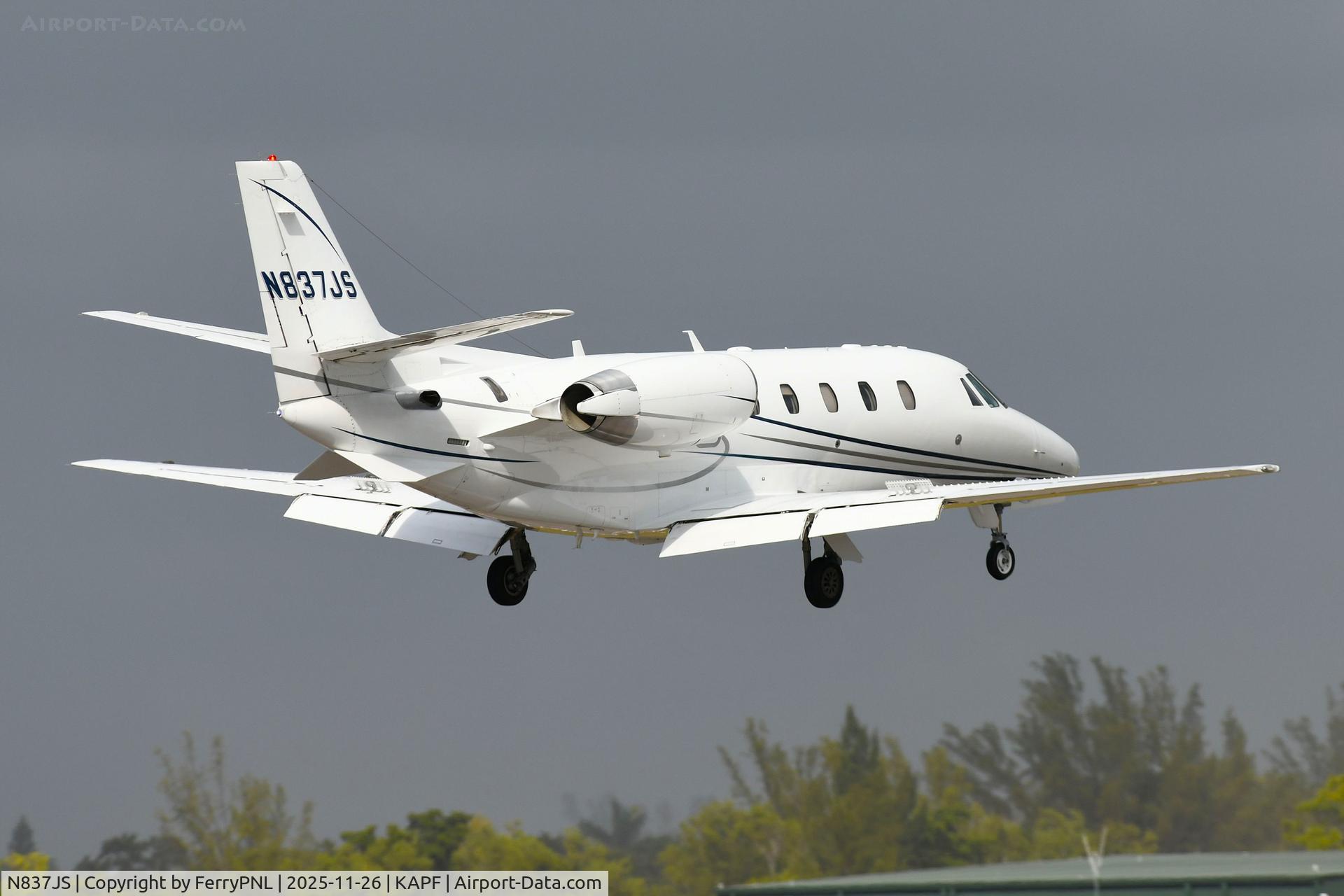 N837JS, 2001 Cessna 560XL Citation Excel C/N 560-5164, flyExclusive Ce560XL landing