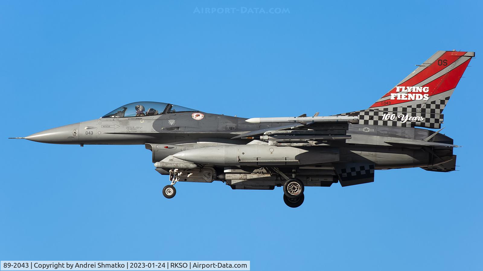 89-2043, 1989 General Dynamics F-16CM Fighting Falcon C/N 1C-196, On finals.