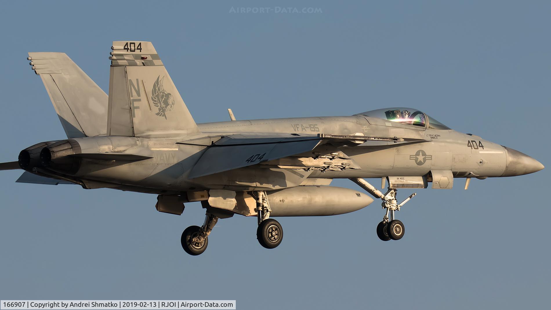 166907, Boeing F/A-18E Super Hornet C/N E180, Training mission.