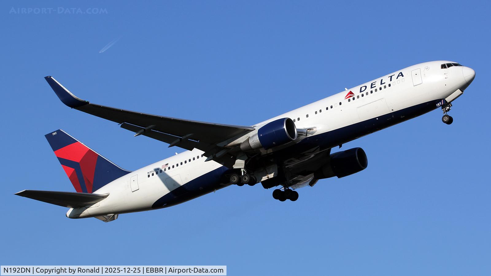 N192DN, 1997 Boeing 767-332 C/N 28449, at ebbr