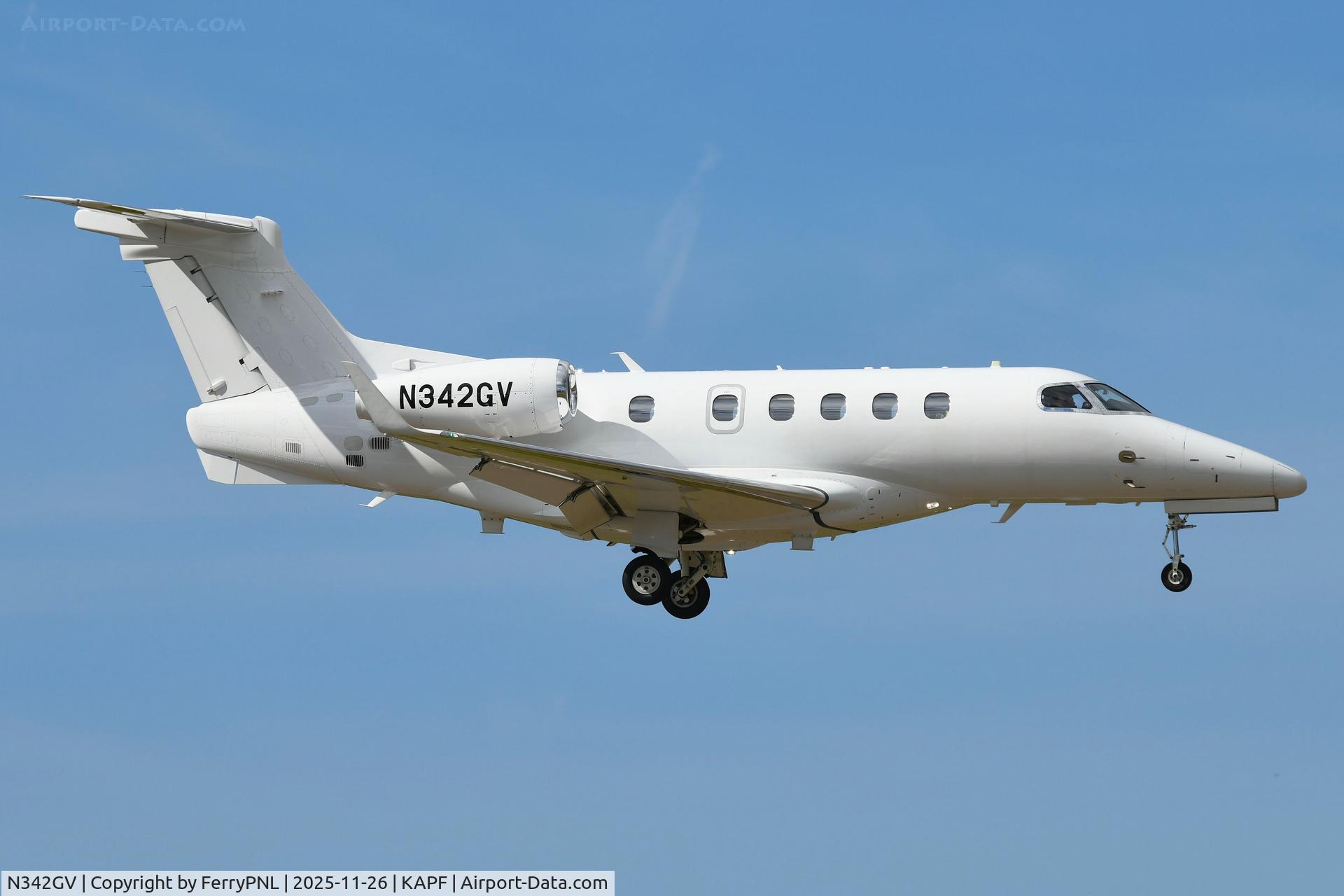 N342GV, 2022 Embraer EMB-505 Phenom 300 C/N 50500718, EMB505 landing