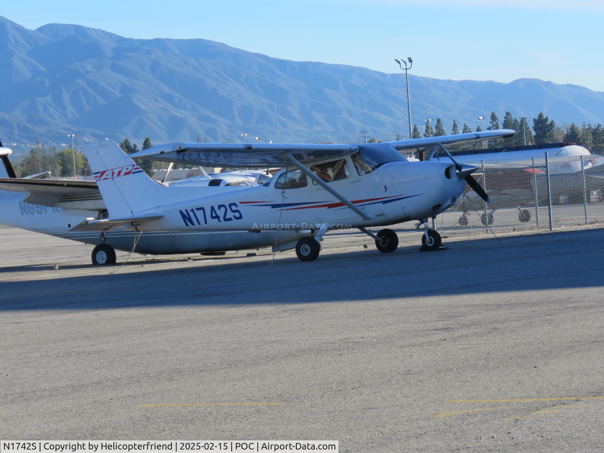 N1742S, 2019 Cessna (Textron Aviation) 172S C/N 172S12289, Parked at ATP