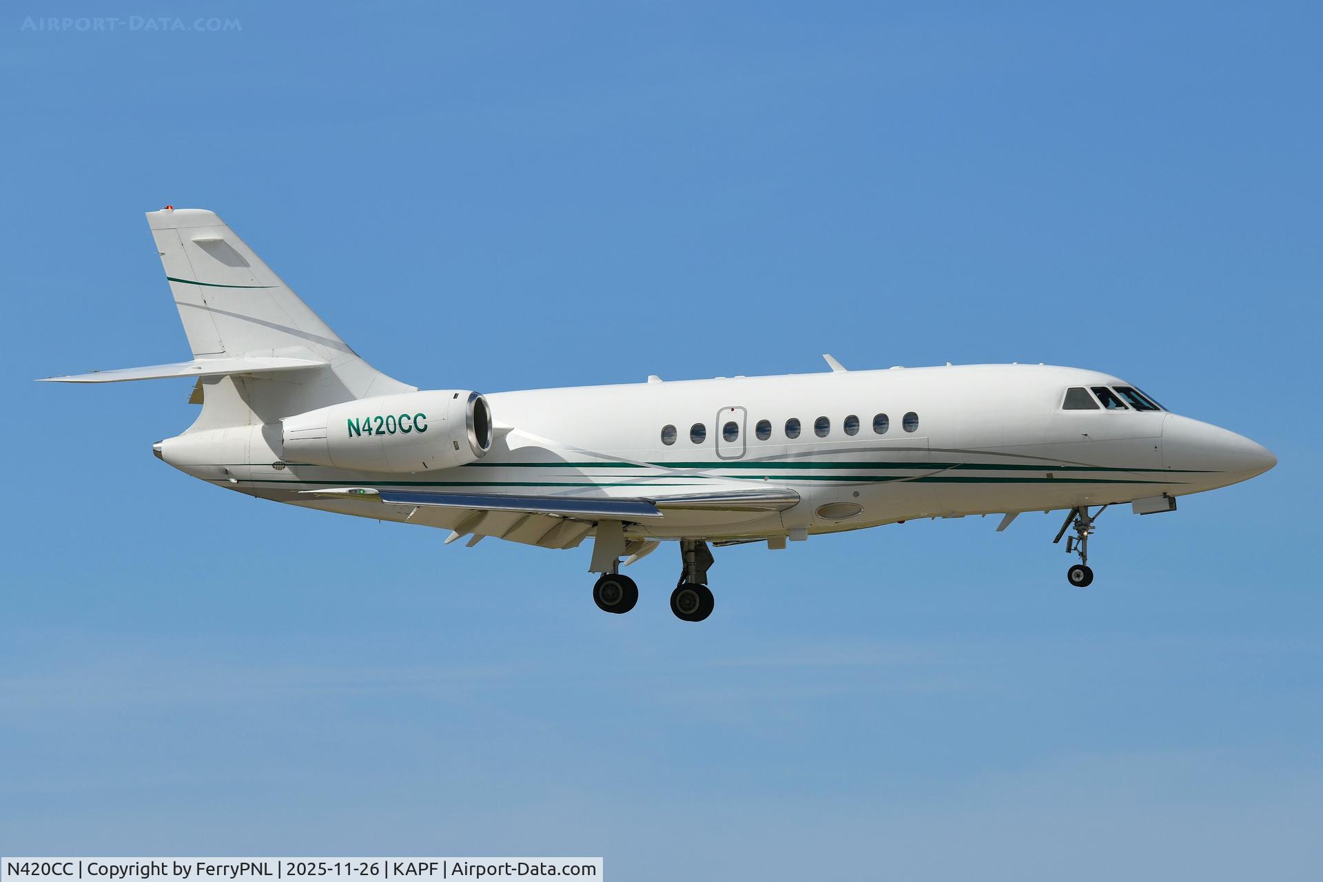 N420CC, 1996 Dassault Falcon 2000 C/N 40, Cooke & Cooke Air DA2000 arriving