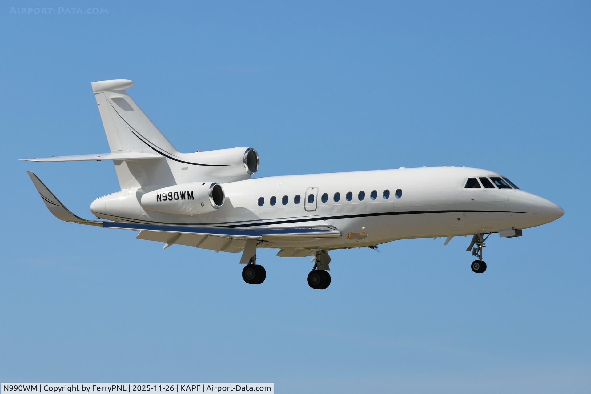 N990WM, 1998 Dassault Falcon 900EX C/N 40, Bear Cub Aviation DA900EX on short finals