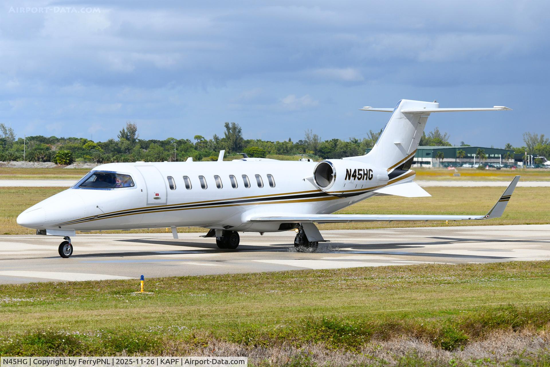 N45HG, 2007 Learjet Inc 45 C/N 343, Asphalt Materials Lj45 departing APF