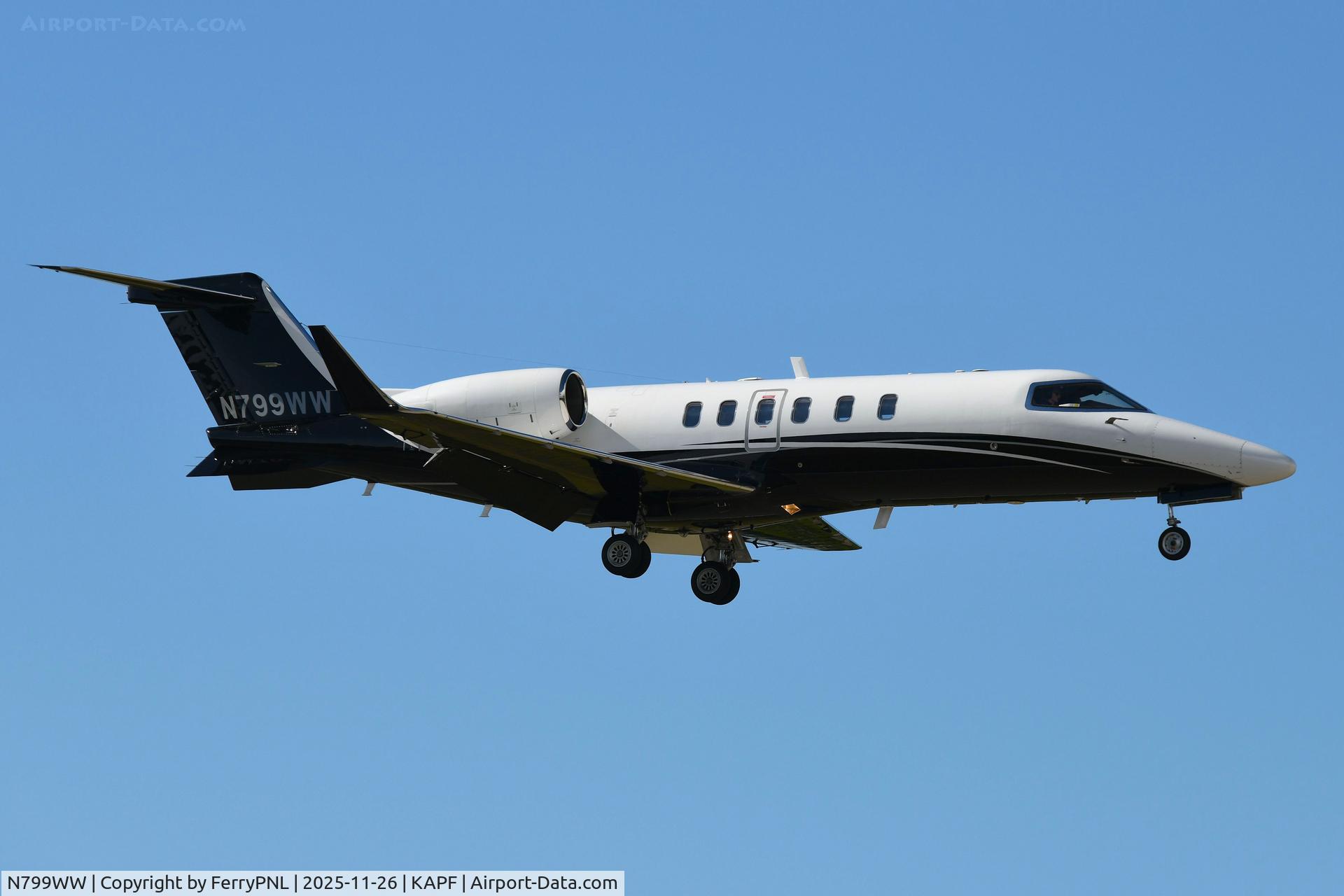 N799WW, 2007 Learjet Inc 45 C/N 2085, Varsity Equipment Learjet 40 landing