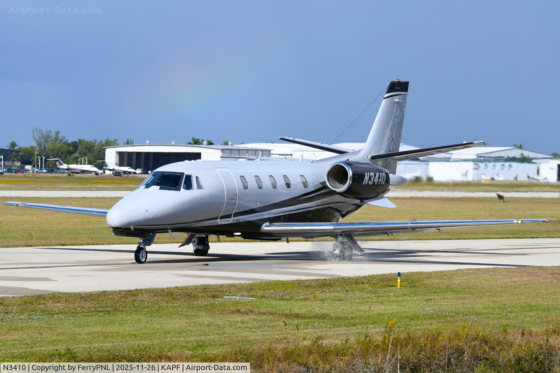 N3410, 2006 Cessna 560XLS Citation Excel C/N 560-5649, Deb Operations Ce560XLS departing its base