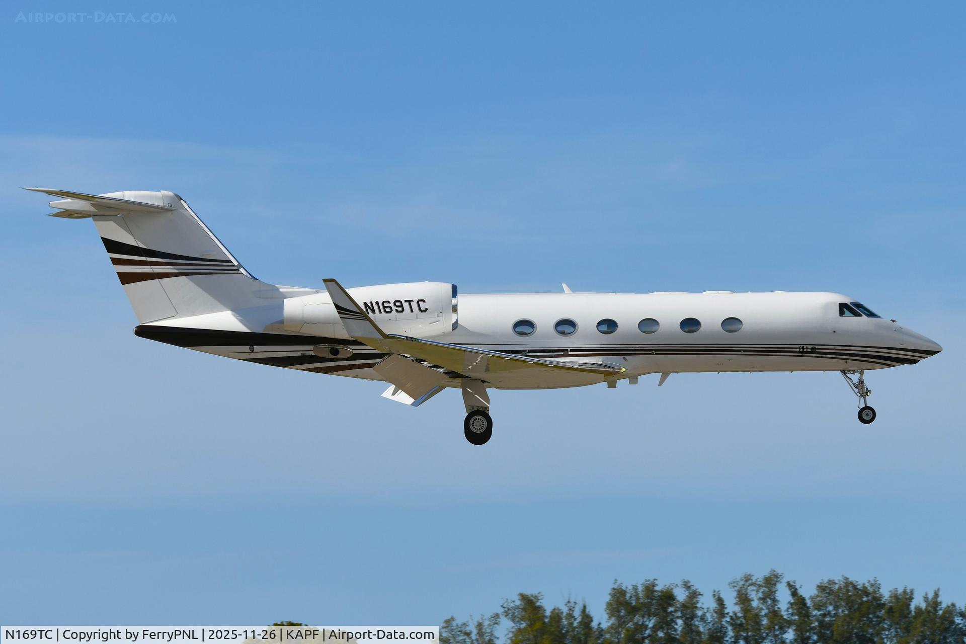 N169TC, 2015 Gulfstream G450 C/N 4337, Flycle G450 arriving