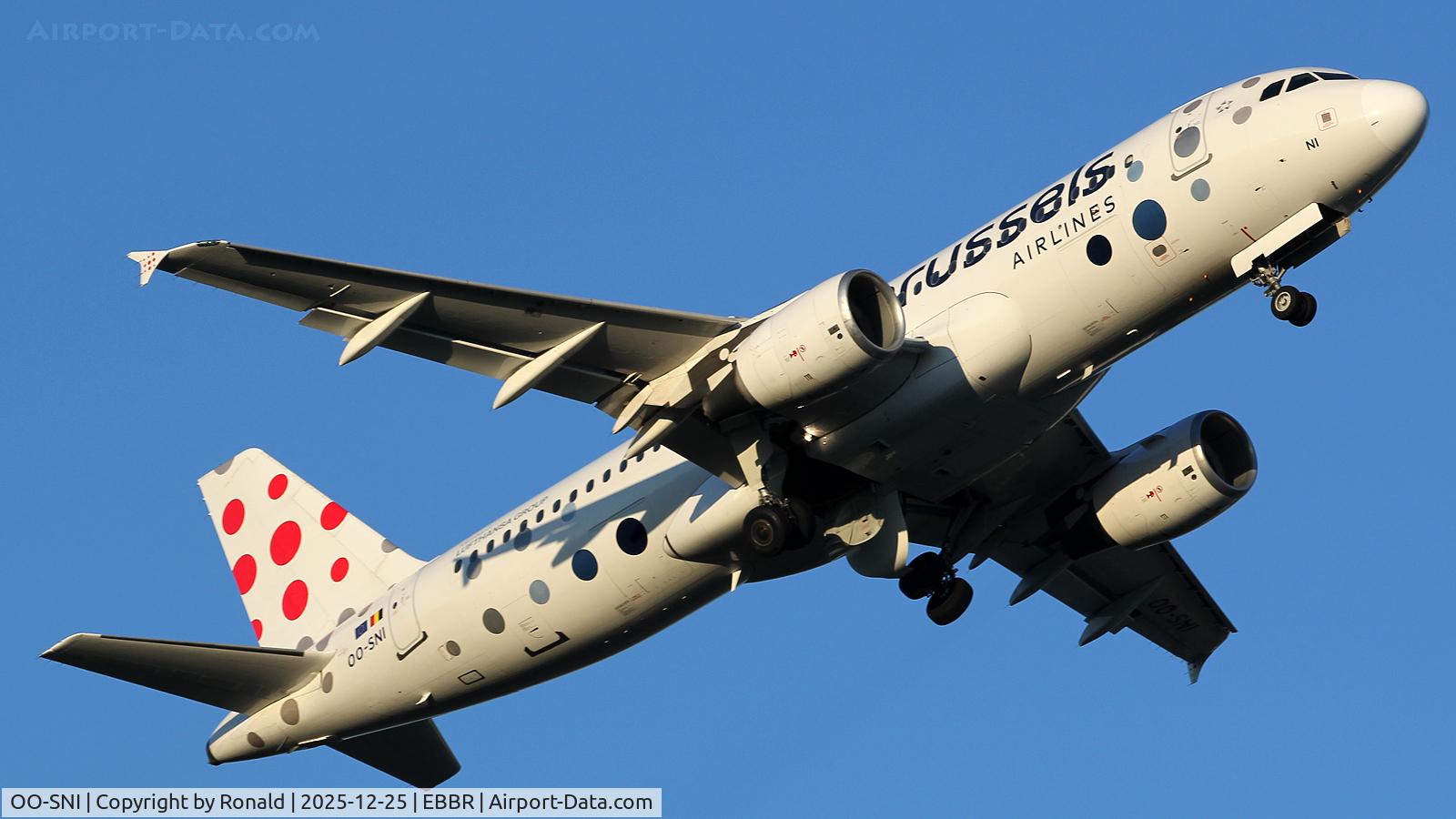 OO-SNI, 2003 Airbus A320-214 C/N 1983, at ebbr