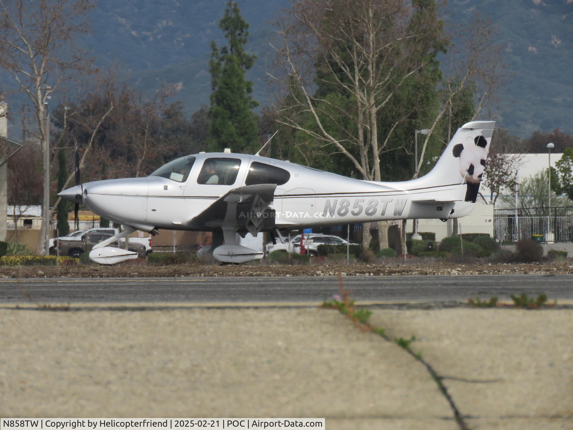 N858TW, 2017 Cirrus SR22 C/N 4553, Starting take off roll