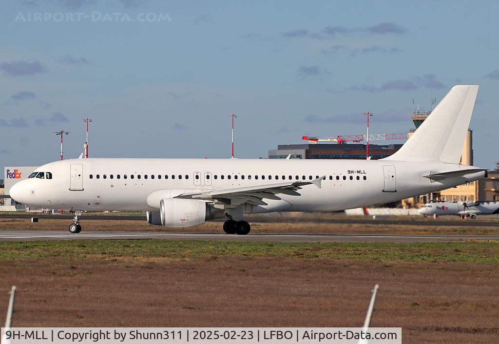 9H-MLL, 2012 Airbus A320-214 C/N 5372, Lining up rwy 32R for departure... Tunisair flight...
