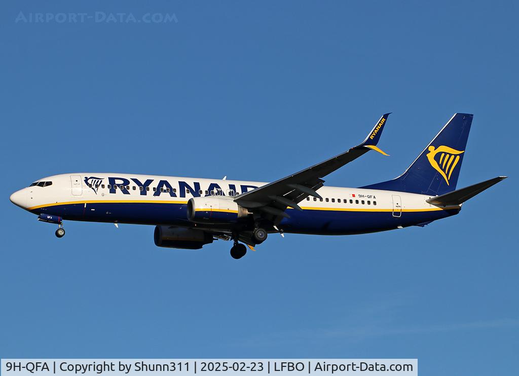 9H-QFA, 2006 Boeing 737-8AS C/N 33592, Landing rwy 32R...