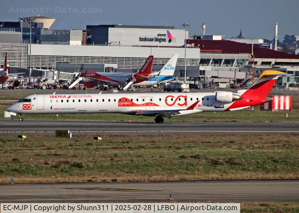 EC-MJP, 2016 Bombardier CRJ-1000ER NG (CL-600-2E25) C/N 19046, Taxiing to the Terminal in special Cantabria c/s