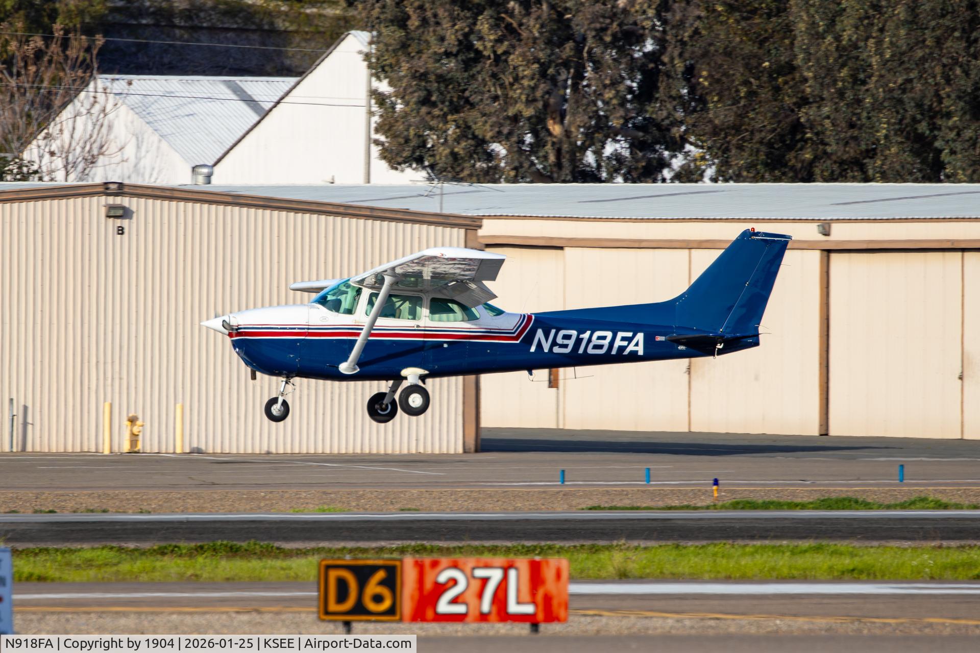 N918FA, 1981 Cessna 172P C/N 17274981, N918FA Landing 27R at KSEE