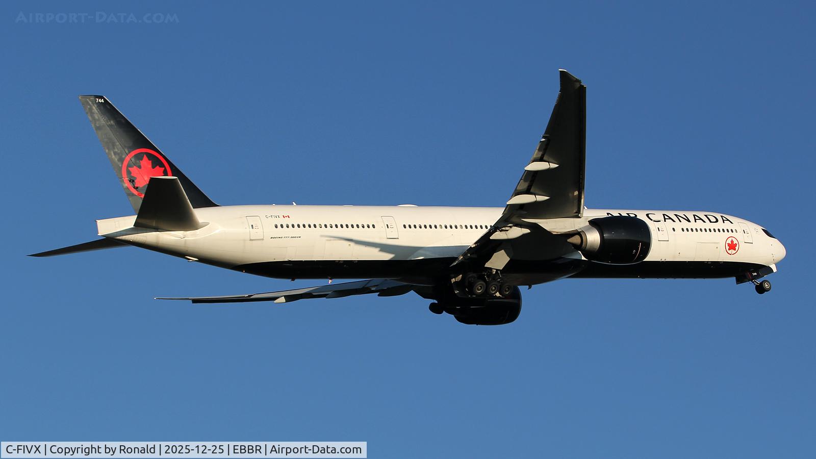 C-FIVX, 2013 Boeing 777-333/ER C/N 42219, at ebbr