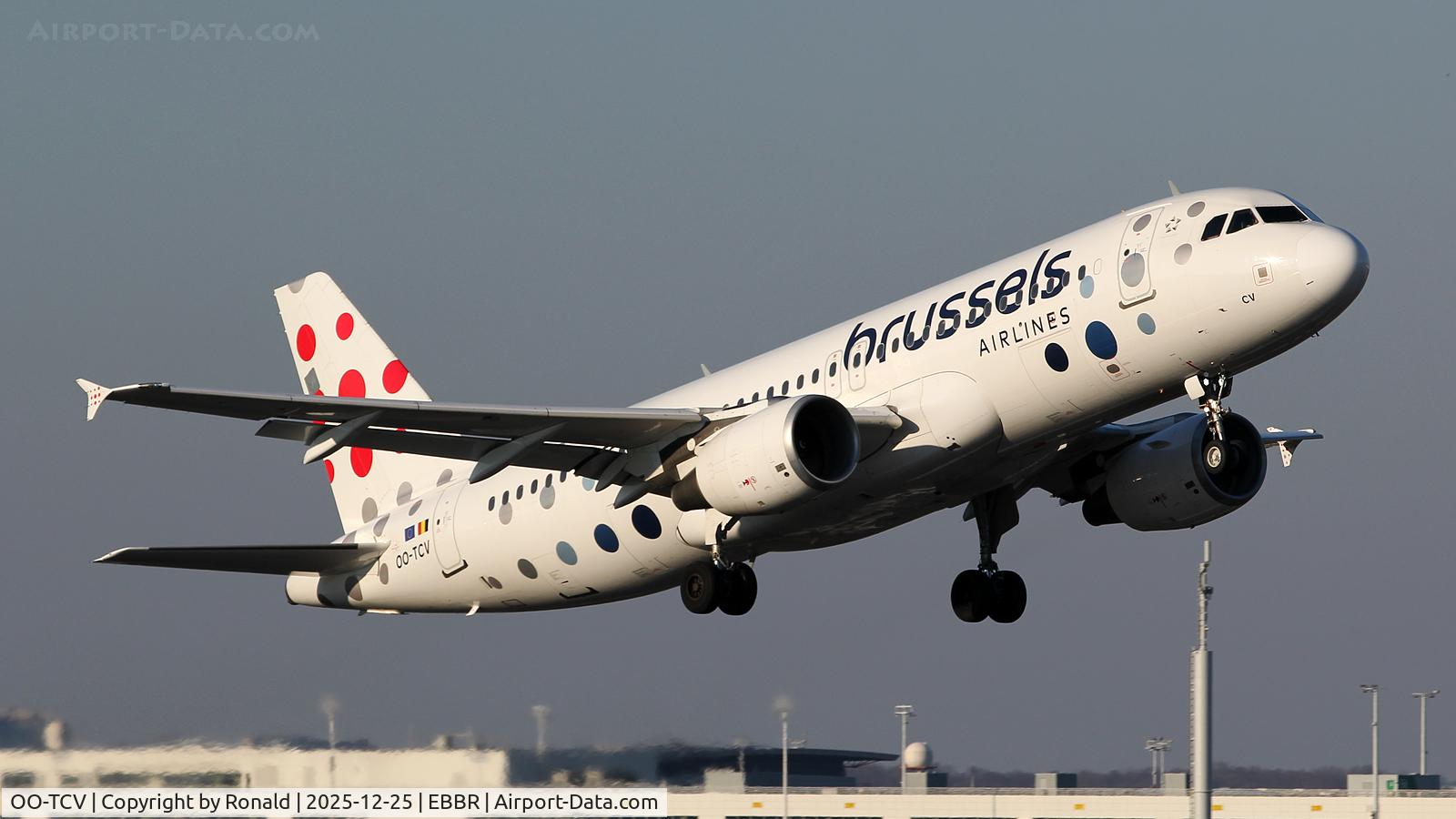 OO-TCV, 2003 Airbus A320-214 C/N 1968, at ebbr