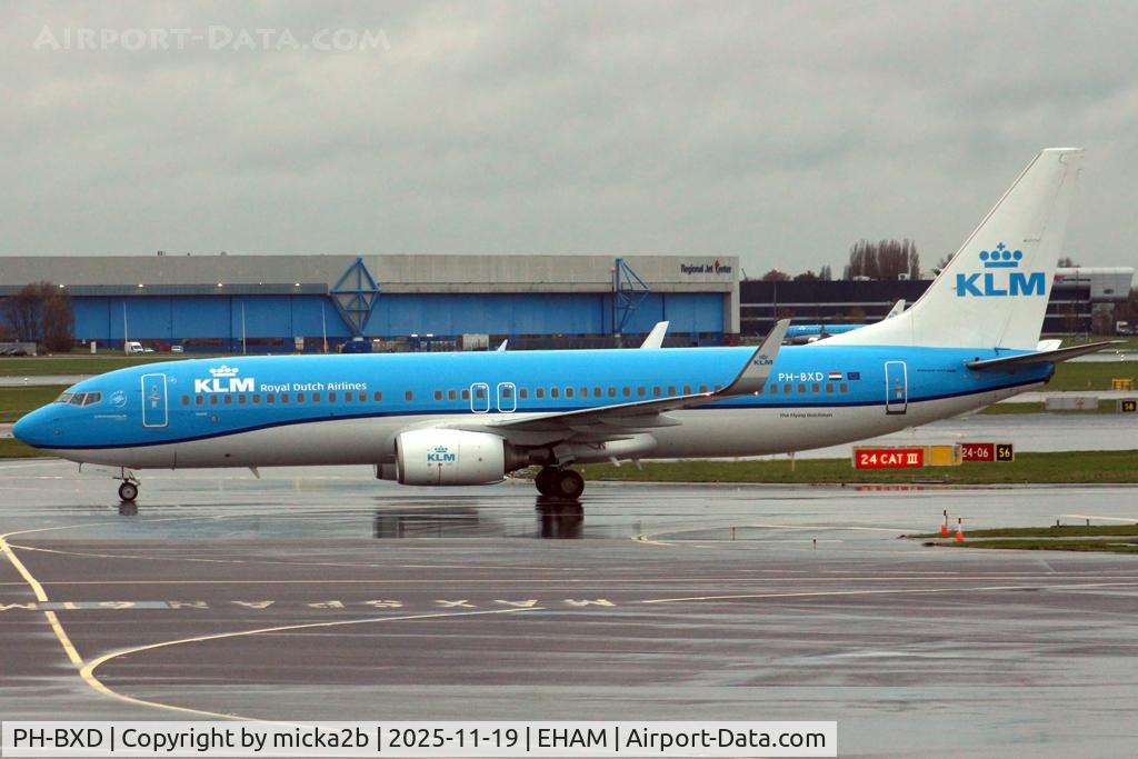 PH-BXD, 1999 Boeing 737-8K2 C/N 29134, Taxiing