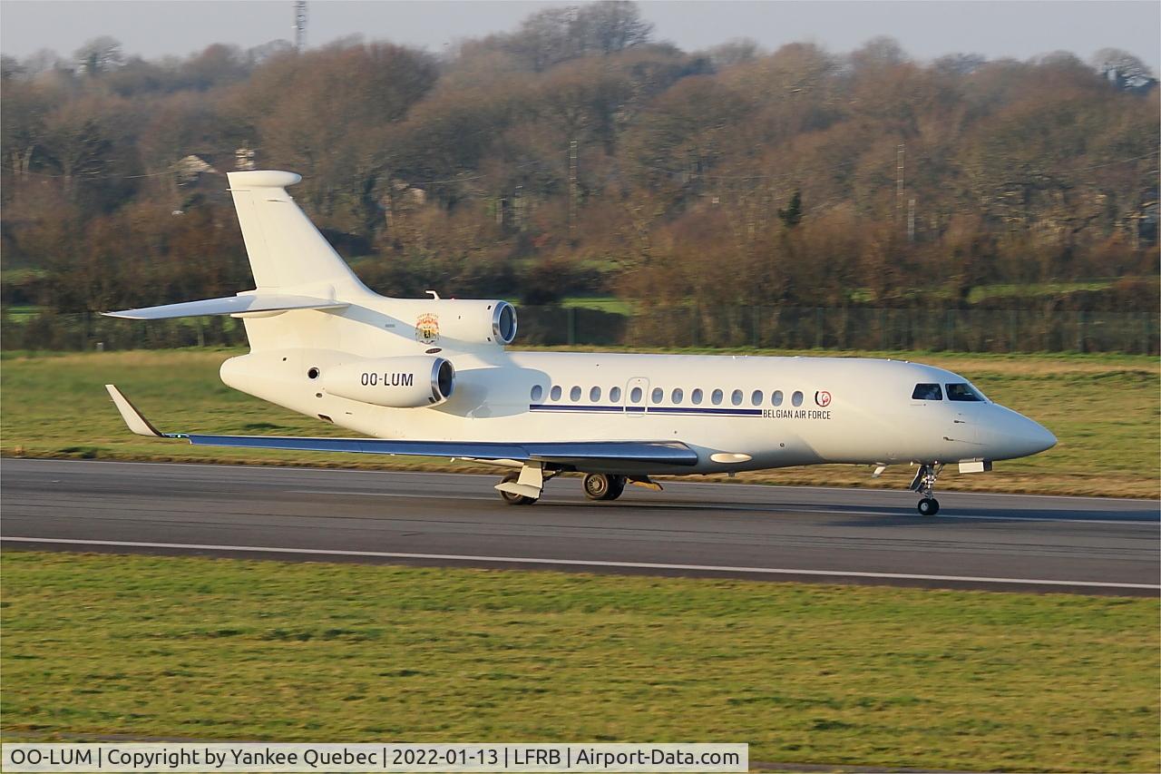 OO-LUM, 2007 Dassault Falcon 7X C/N 004, Dassault Falcon 7X, Take off run rwy 07R, Brest-Bretagne airport (LFRB-BES)