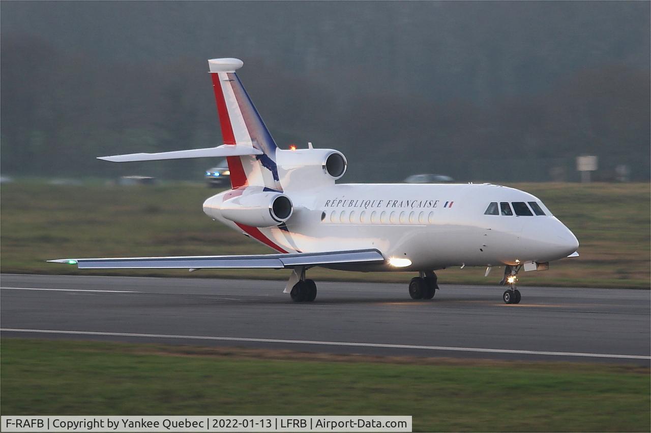 F-RAFB, 2010 Dassault Falcon 7X C/N 086, Dassault Falcon 7X, Take off run rwy 07R, Brest-Bretagne airport (LFRB-BES)