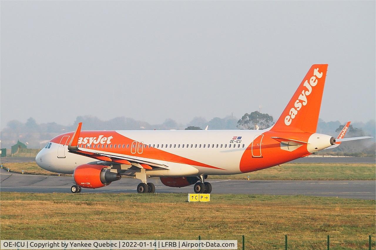 OE-ICU, 2014 Airbus A320-214 C/N 6011, Airbus A320-214, Taxiing to Charlie, Brest-Bretagne airport (LFRB-BES)
