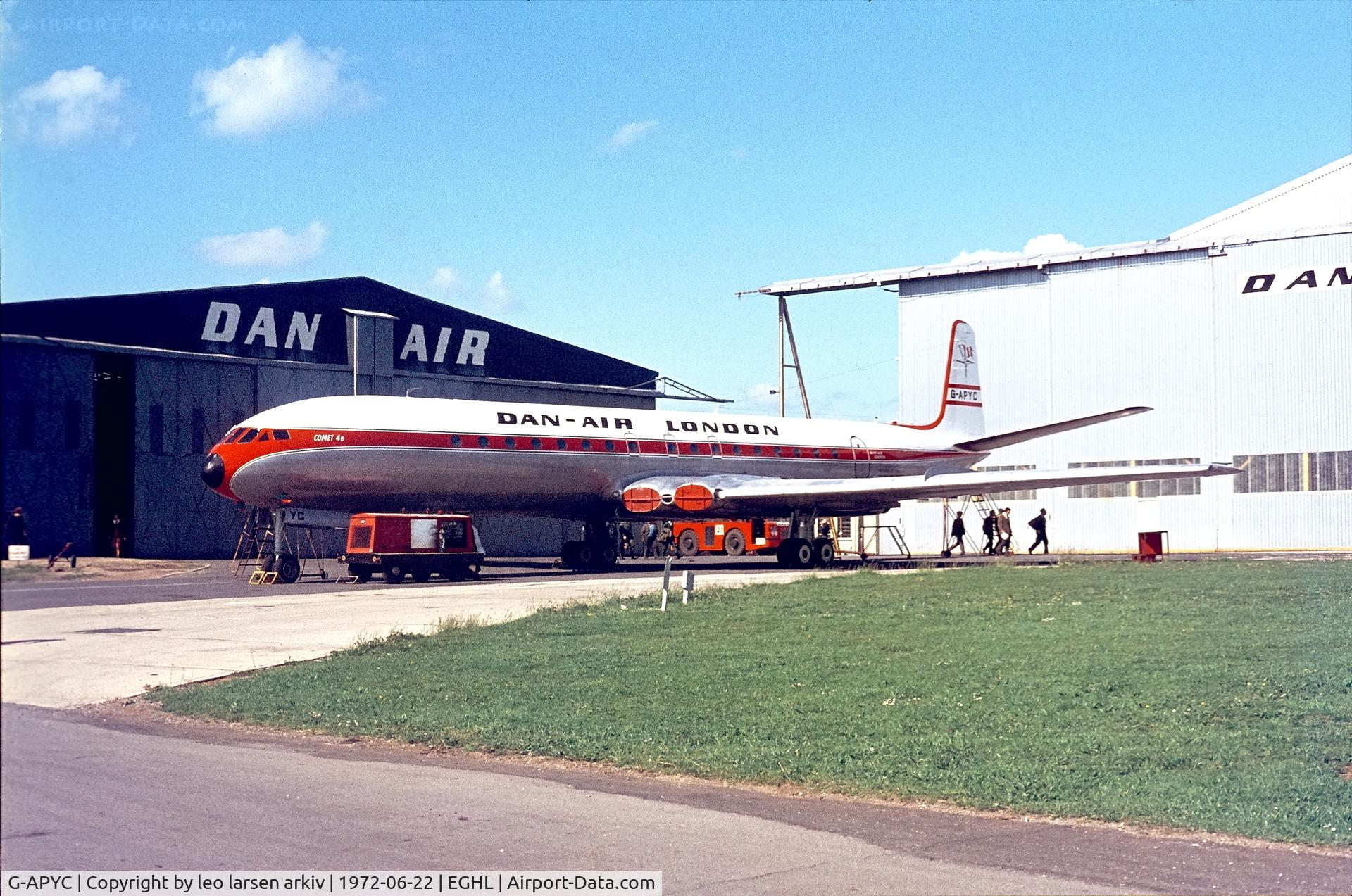 G-APYC, 1960 De Havilland DH.106 Comet 4B C/N 6437, Lasham 22.6.1972