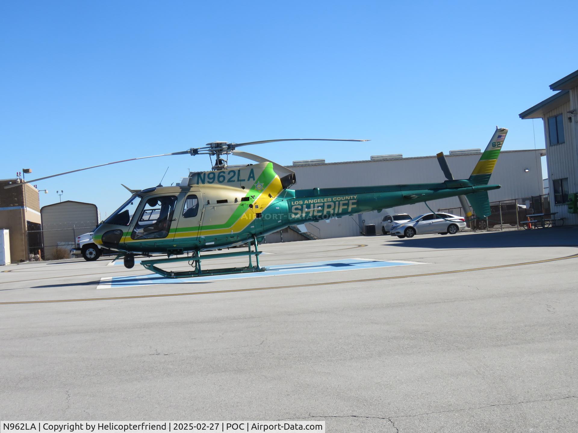 N962LA, Eurocopter AS-350B-2 Ecureuil Ecureuil C/N 7009, Parked on LA Co Ops pad