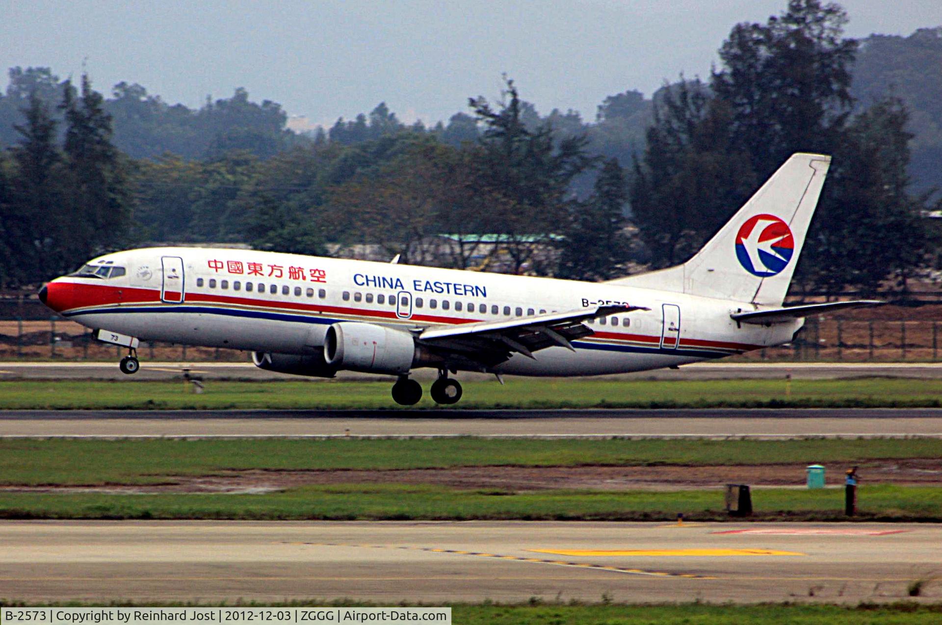 B-2573, 1998 Boeing 737-39P C/N 29412, Touching down at Guangzhou, China