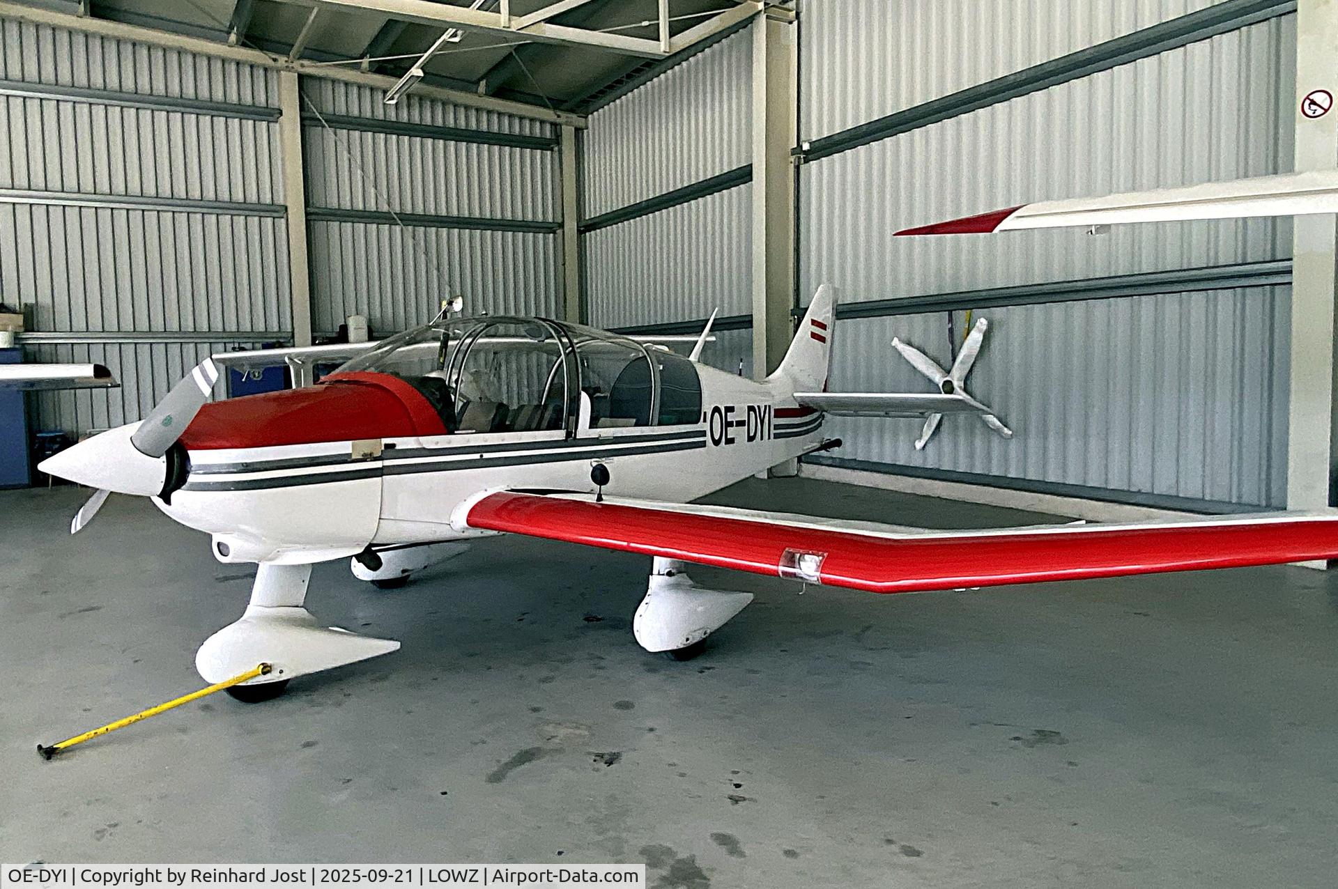 OE-DYI, Robin DR-400-180R Remorqueur Regent C/N 1233, With its rearview on the wing there is no doupt that this Robin is in use a glider tug, at Zell am See, Austria