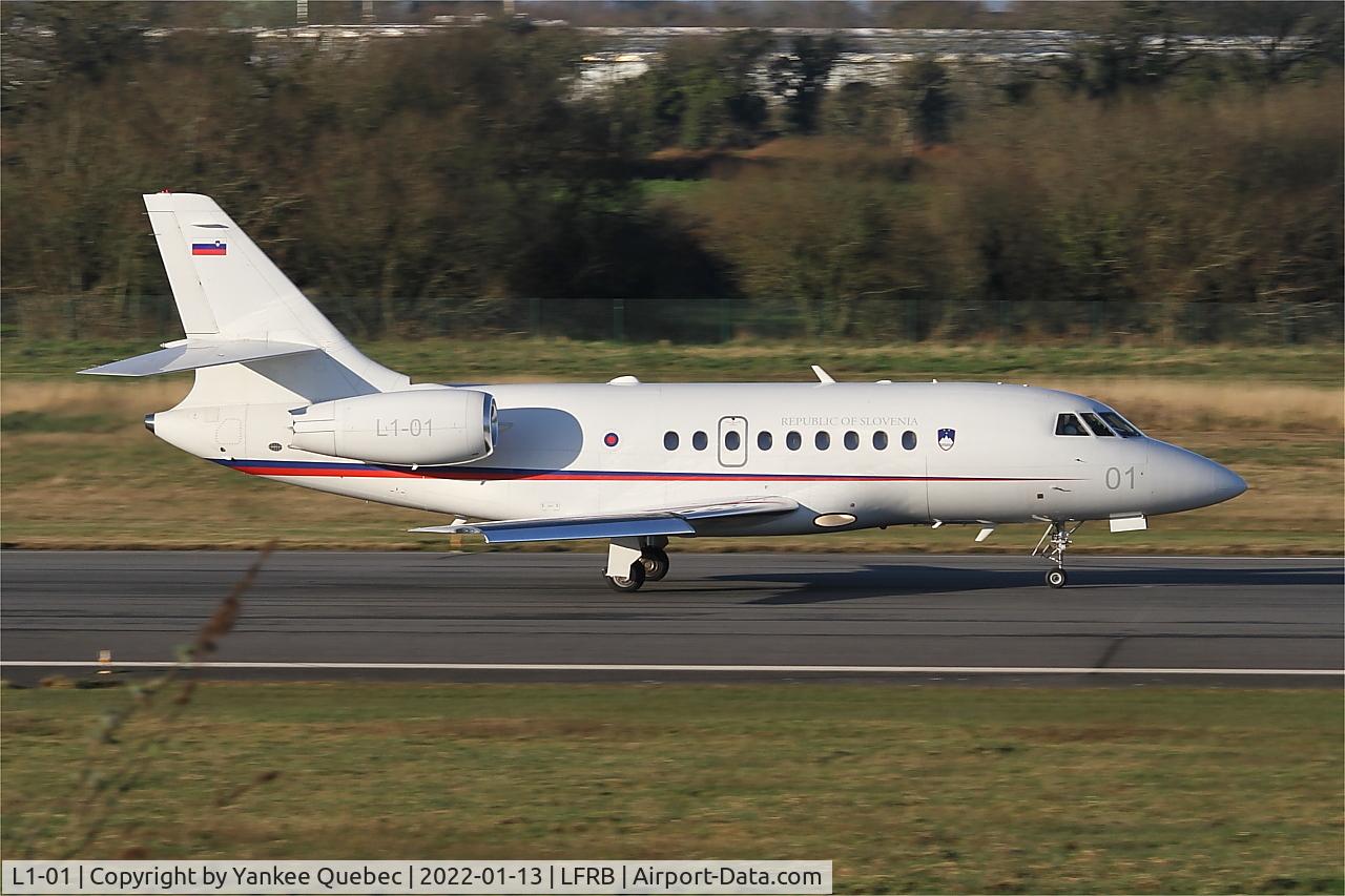 L1-01, 2003 Dassault Falcon 2000EX C/N 15, Dassault Falcon 2000EX, Take off run  rwy 07R, Brest-Bretagne airport (LFRB-BES)