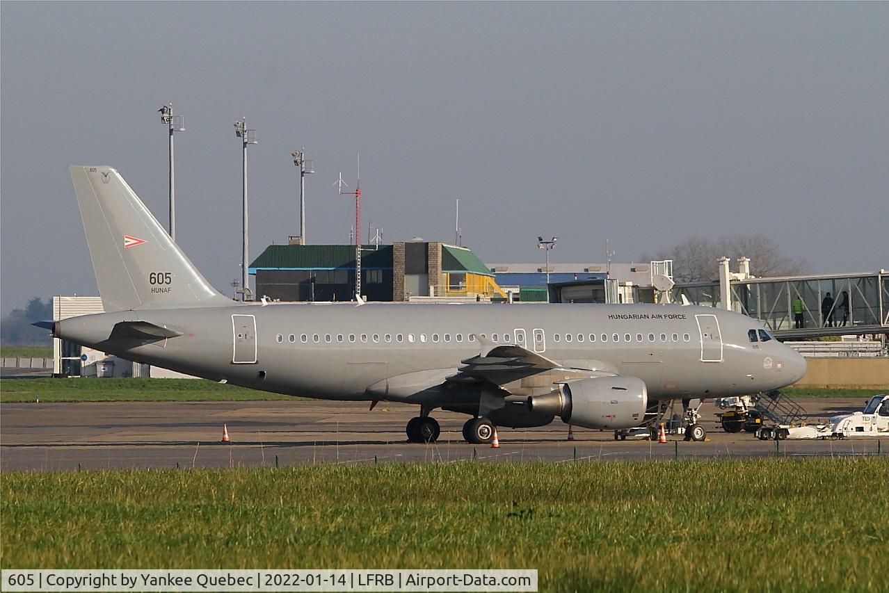 605, 2009 Airbus A319-112 C/N 3865, Airbus A319-112, Ready to push back, Brest-Bretagne airport (LFRB-BES)