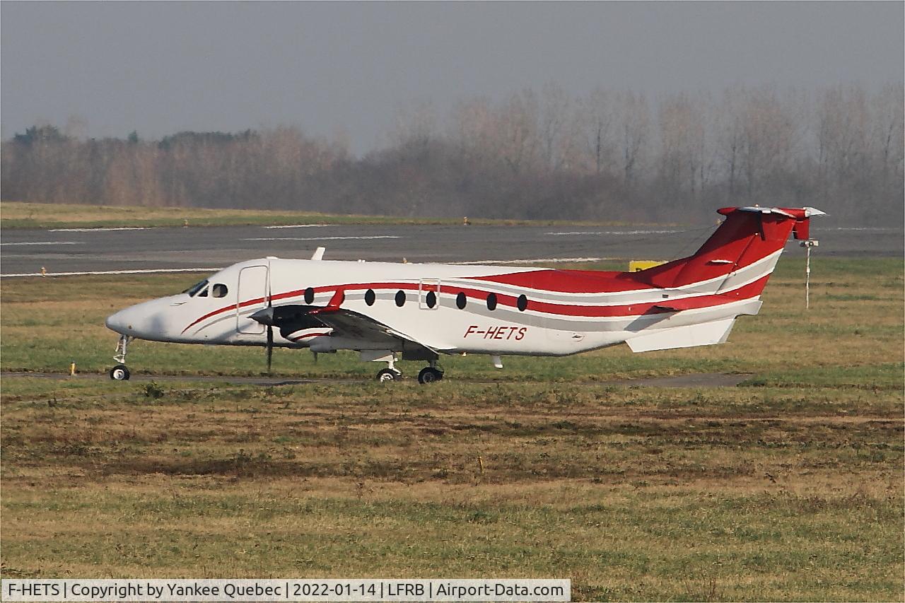 F-HETS, 1999 Raytheon 1900D C/N UE-360, Raytheon Aircraft Company 1900D, Holding point Charlie, Brest-Bretagne Airport (LFRB-BES)