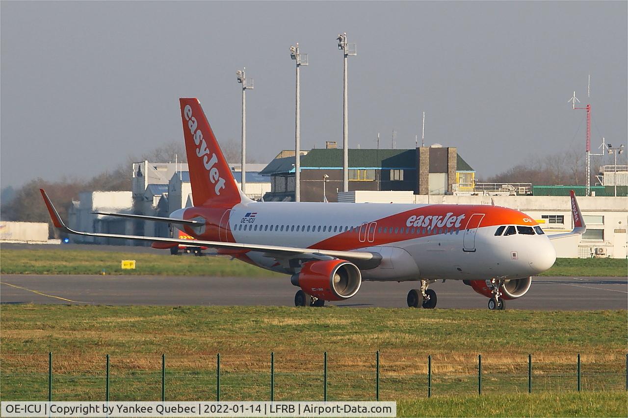 OE-ICU, 2014 Airbus A320-214 C/N 6011, Airbus A320-214, Taxiing to boarding ramp, Brest-Bretagne airport (LFRB-BES)