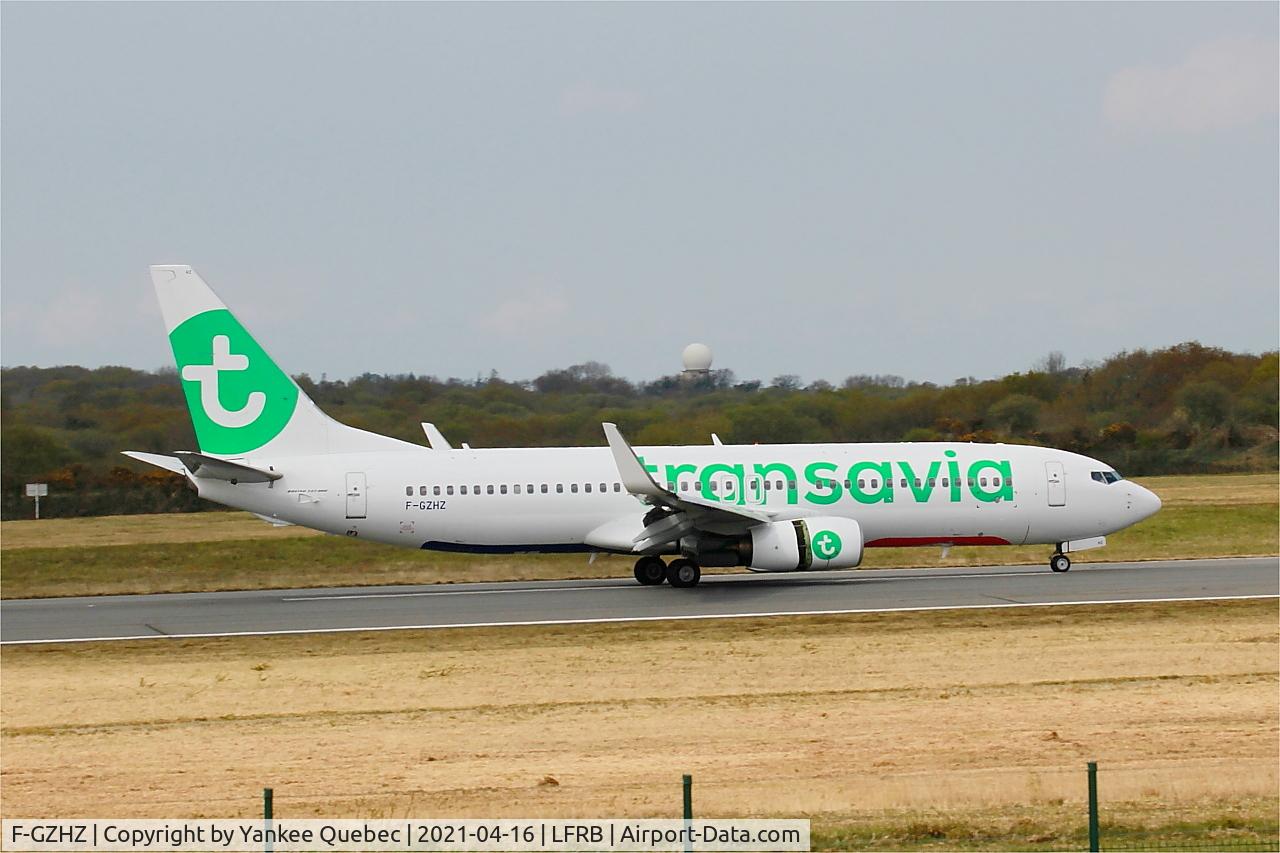 F-GZHZ, 2006 Boeing 737-85P C/N 33977, Boeing 737-86J, Reverse thrust landing rwy 07R, Brest-Bretagne Airport (LFRB-BES)