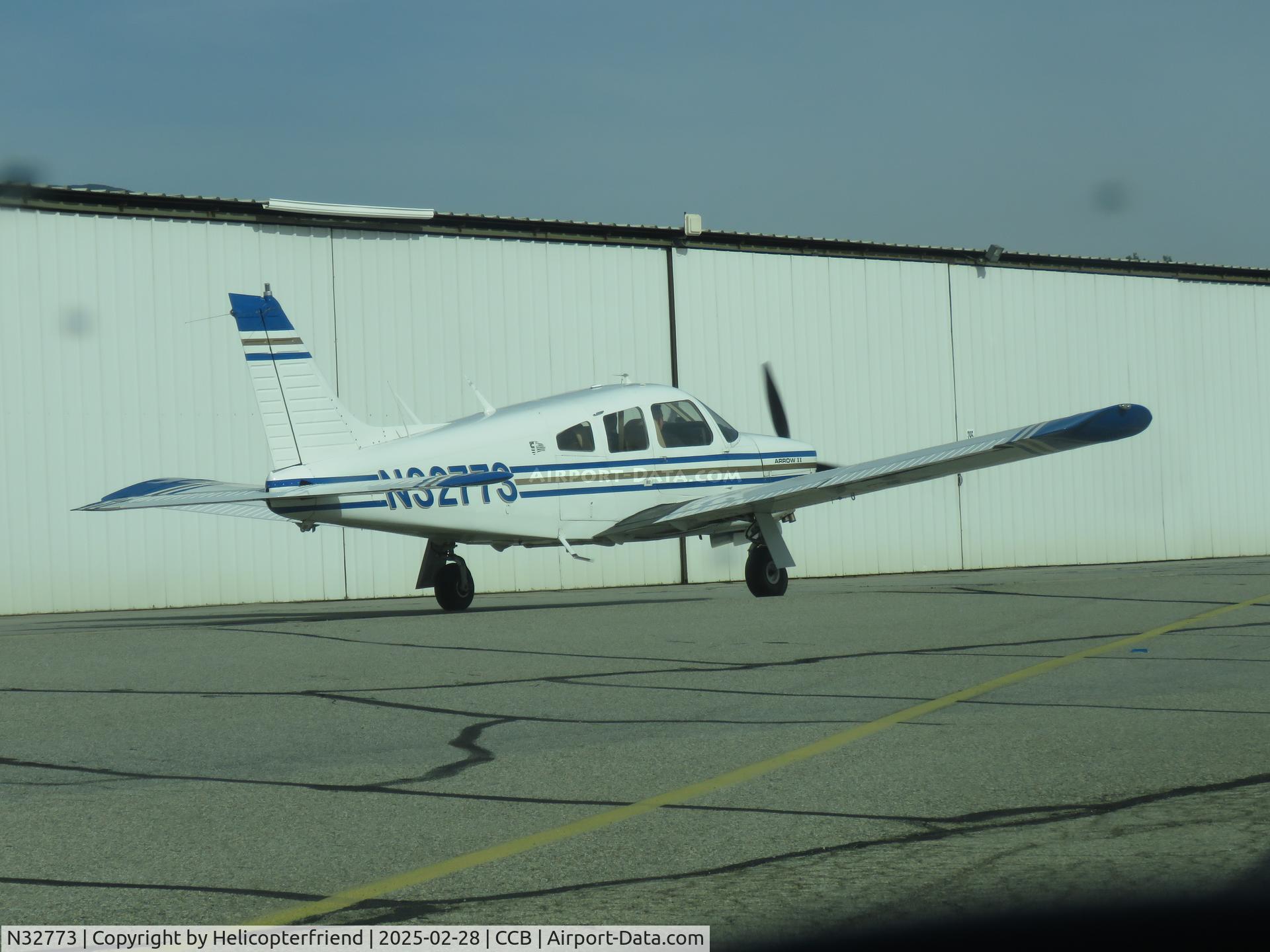 N32773, 1974 Piper PA-28R-200 C/N 28R-7535088, Taxiing