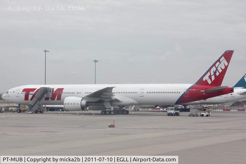 PT-MUB, 2008 Boeing 777-32W/ER C/N 37665, Parked