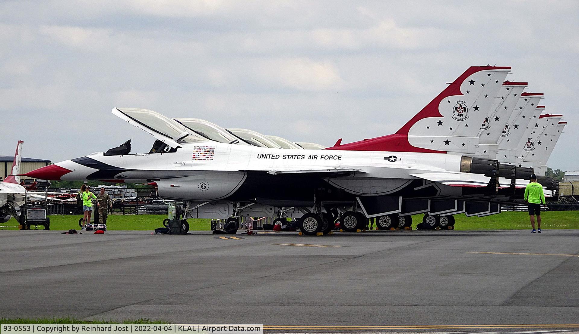 93-0553, 1993 General Dynamics F-16CJ Fighting Falcon C/N CC-188, As number 6 of the USAF Thunderbirds preparing for the display at Sun n Fun 2022, Lakeland, FL
