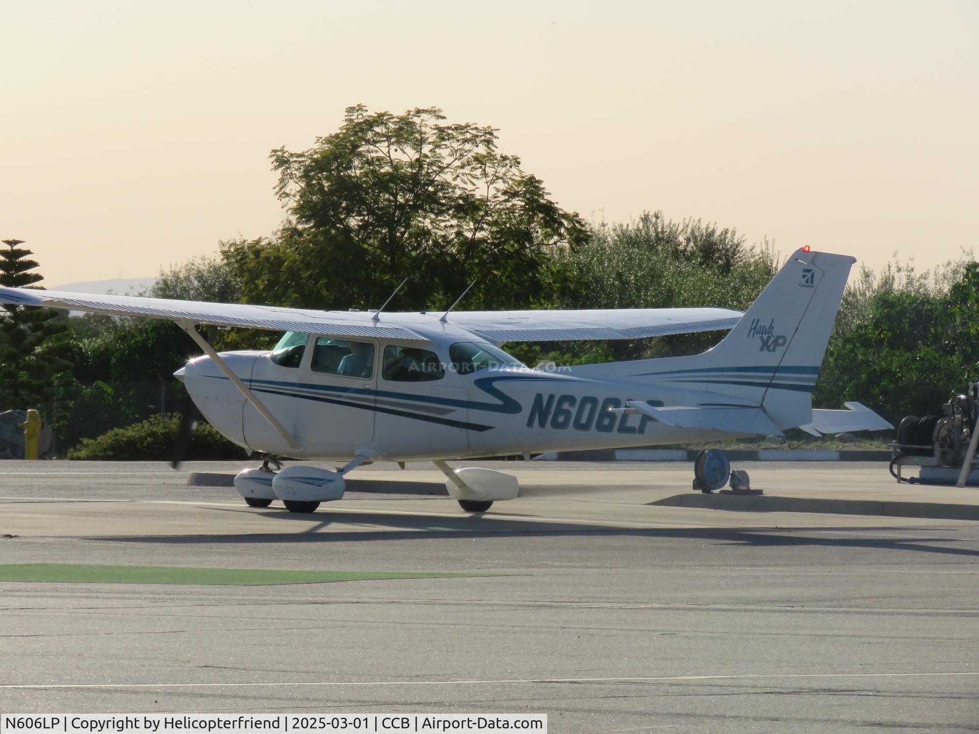 N606LP, 1976 Cessna R172K Hawk XP C/N R1722020, Refueling