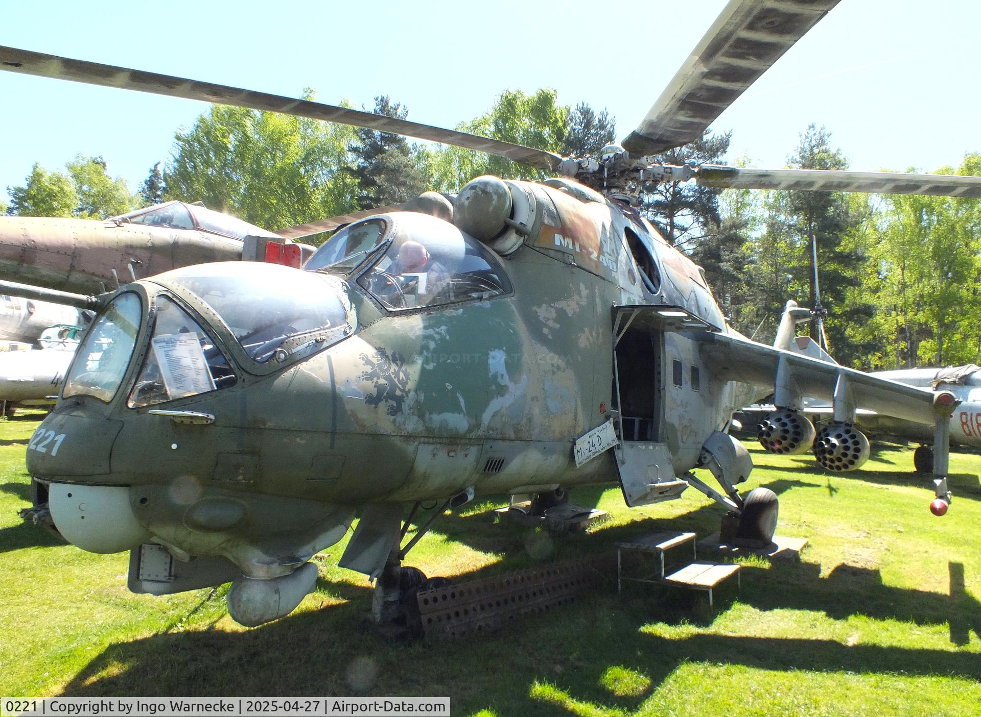 0221, 1982 Mil Mi-24D Hind C/N M340221, Mil Mi-24D Hind D at the Air Park Zruč-Senec
